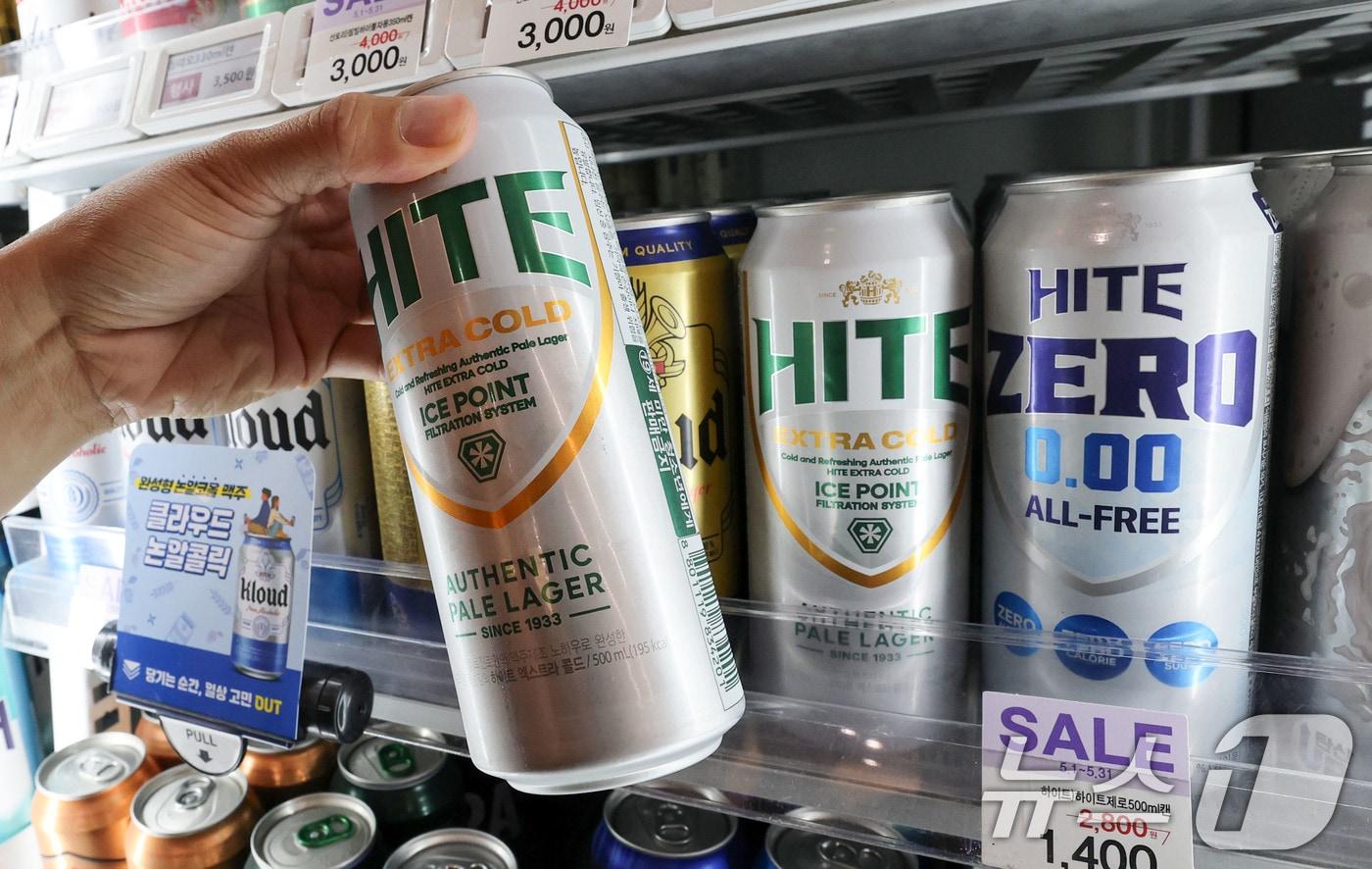 본문 이미지 - 서울시내의 한 편의점에서 하이트진로 맥주를 판매하고 있다. 2025.5.28/뉴스1 ⓒ News1 박세연 기자