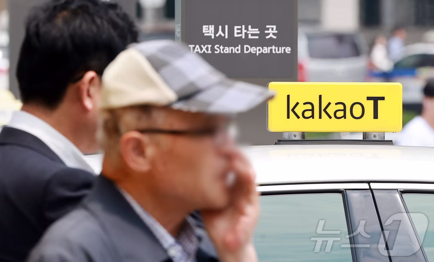 서울 중구 서울역 택시 승강장에 정차한 카카오 택시. 2025.5.28/뉴스1 ⓒ News1 김진환 기자