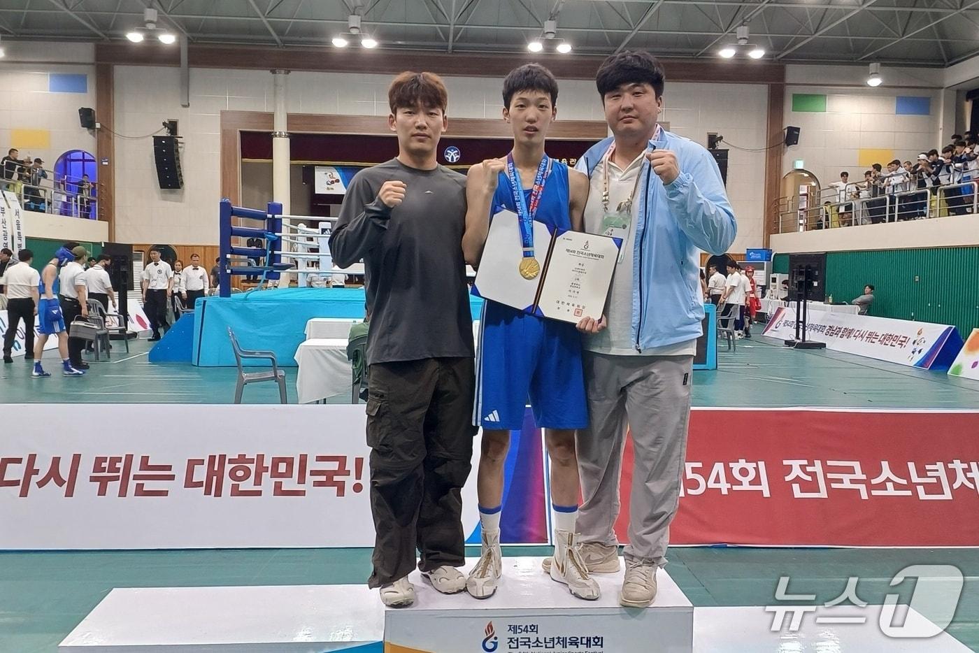 충북 충주 충일중 복싱부 이가헌 선수(3학년)가 통쾌한 설욕전으로 전국소년체육대회 금메달을 획득했다.(충주교육지원청 제공. 재판매 및 DB금지)/뉴스1 