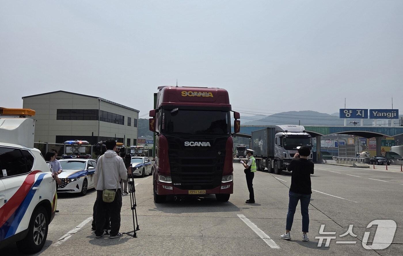 화물자동차 교통법규위반 단속 현장.(경기남부경찰청 제공, 재판매 및 DB 금지)