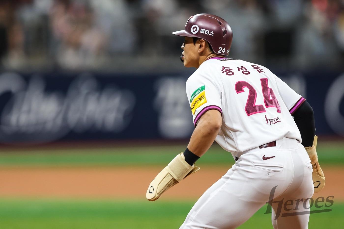 본문 이미지 - 키움 히어로즈 송성문이 역대 프로야구 최다 연속 도루 신기록을 세웠다. (키움 히어로즈 제공)