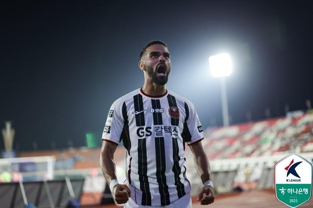 본문 이미지 - FC서울의 루카스(한국프로축구연맹 제공) 