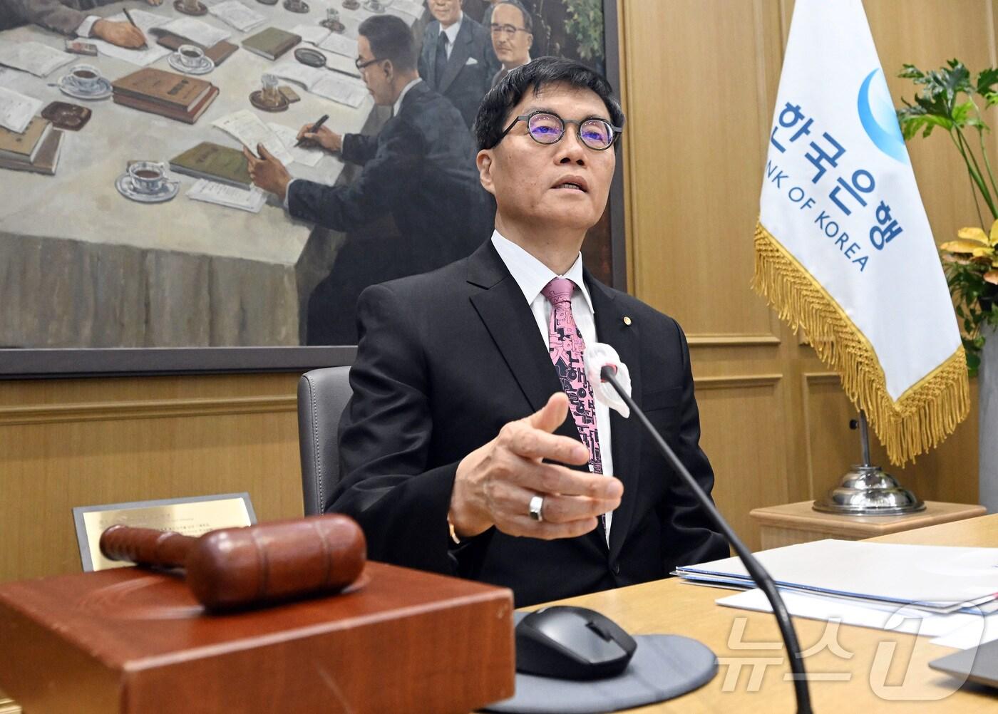 본문 이미지 - 이창용 한국은행 총재가 5월 29일 서울 중구 한국은행에서 금융통화위원회를 주재하고 있다. /뉴스1