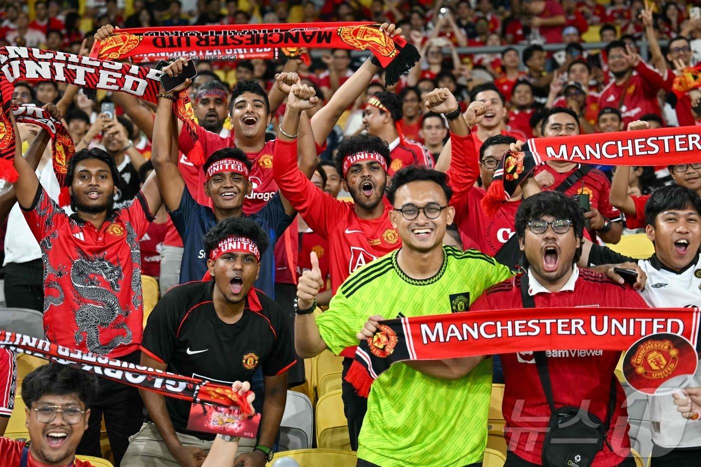 맨유를 응원하는 동남아시아 팬들 ⓒ AFP=뉴스1