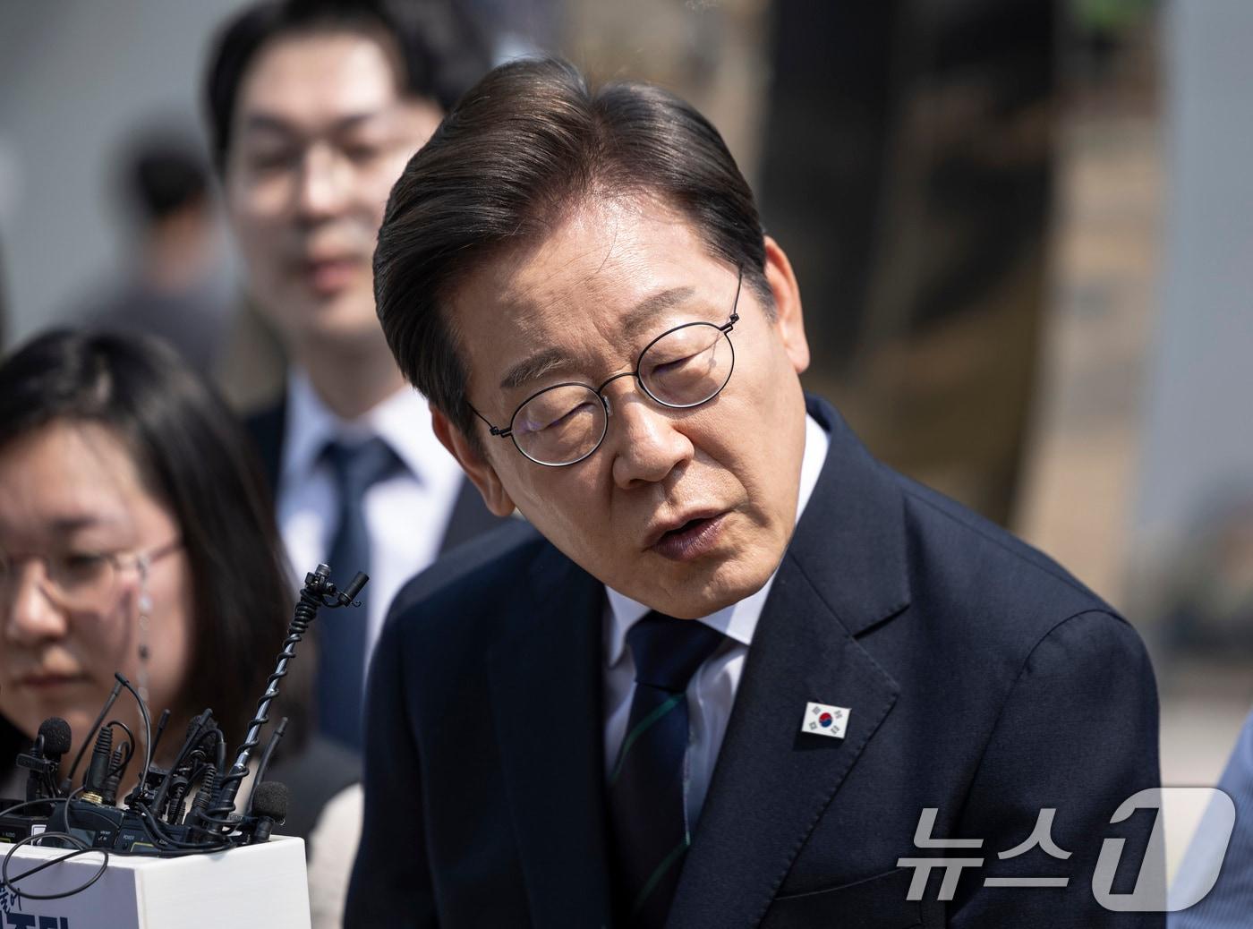 본문 이미지 - 이재명 더불어민주당 대통령 후보가 제 21대 대통령선거 사전투표 첫날인 29일 서울 서대문구 신촌동 주민센터에서 투표를 마친 뒤 소감을 말하고 있다. (공동취재) 2025.5.29/뉴스1 ⓒ News1 안은나 기자