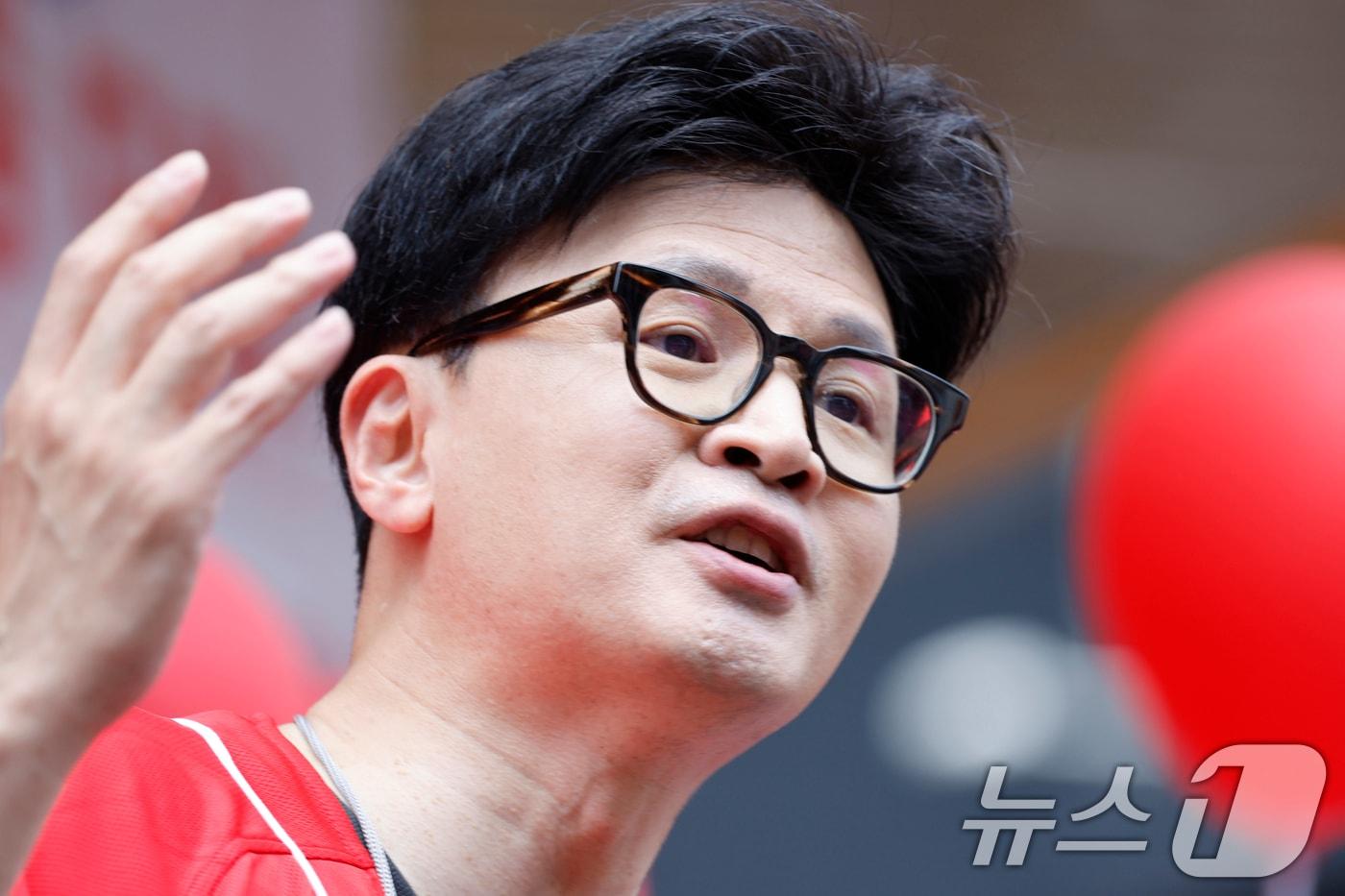 한동훈 국민의힘 전 대표가 지난 5월 29일 광주 동구 충장로 우체국앞에서 국민의힘 지지를 호소하고 있는 모습. 2025.5.29/뉴스1 ⓒ News1 김태성 기자