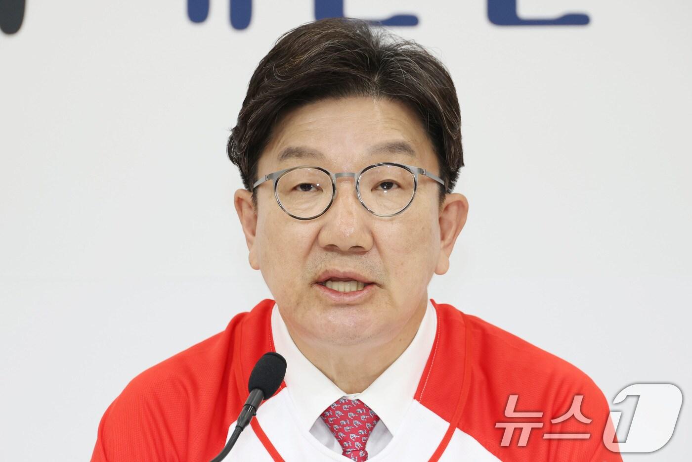 국민의힘 공동선거대책위원장인 권성동 원내대표가 지난달 29일 오후 서울 여의도 국회에서 대선 현안 및 추가 공약 발표 기자간담회를 하고 있다. 2025.5.29/뉴스1 ⓒ News1 이광호 기자