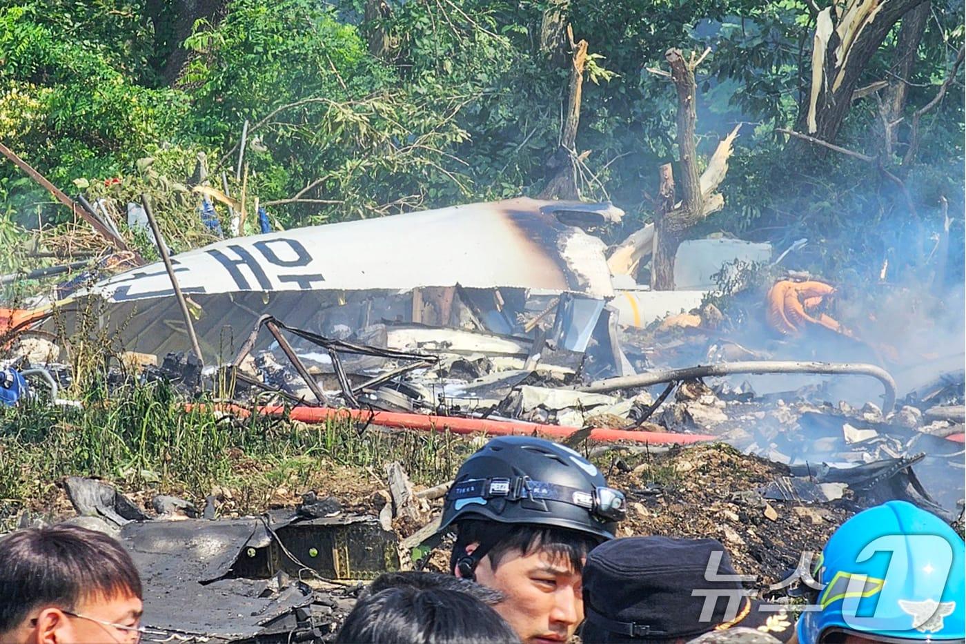 29일 오후 1시 35분쯤 경북 포항 남구 동해면 야산에 해군 해상 초계기 (P-3C)가 추락해 연기가 피어오르고 있다 2025.5.29/뉴스1 ⓒ News1 최창호 기자