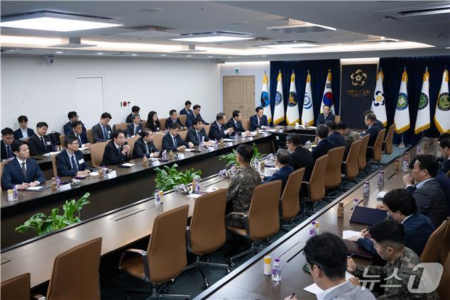 본문 이미지 - 대통령경호처는 29일 ‘2025년 제1차 대통령경호안전대책위원회’를 개최하고 오는 6월 4일로 예정된 제21대 대통령 취임식 행사를 비롯해 경호대상자의 절대 안전 확보를 위해 경호·안전 대책을 논의했다.  (사진=대통령경호처)  