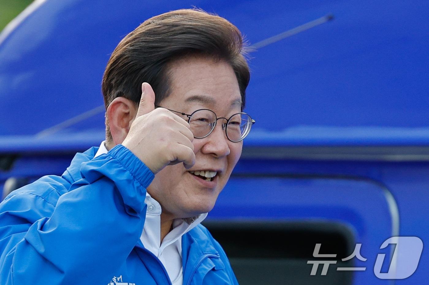 이재명 더불어민주당 대통령 후보가 제21대 대통령선거 사전투표 첫날인 29일 오후 서울 관악산으뜸공원에서 지지를 호소하고 있다. 2025.5.29/뉴스1 ⓒ News1 안은나 기자