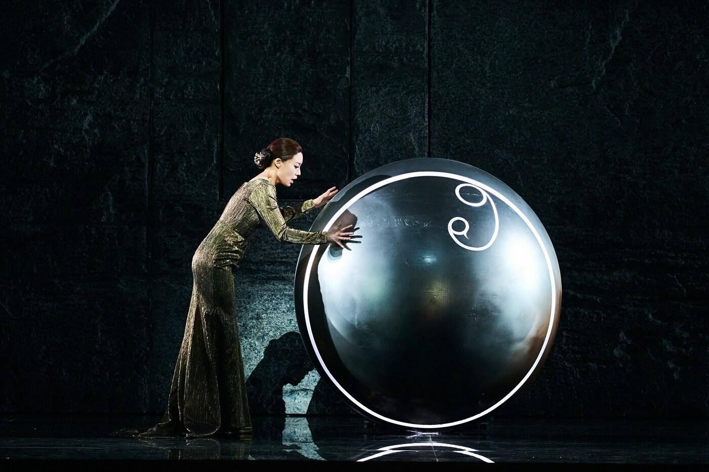 창작 오페라 '더 라이징 월드: 물의 정령' 공연 장면(예술의전당 제공)