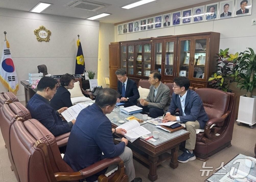 본문 이미지 - 대구 동부경찰서는 최근 동구의회에서 '2025년 동구 안전 이음 회의'를 열었다. (대구 동부경찰서 제공. 재판매 및 DB 금지)/뉴스1