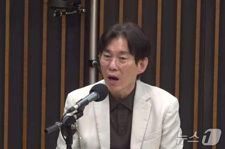 본문 이미지 - 박진영 전 민주연구원 부원장이 1일 CBS유튜브 채널 '더라커룸'에서 사법부 존재의미가 사라졌다며 존폐여부를 고민할 시점이 왔다는 주장을 펼쳤다. 민주연구원은 민주당 전략 등을 마련하는 싱크탱크다. (유튜브 갈무리) ⓒ 뉴스1