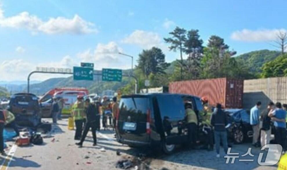 본문 이미지 - 사고 현장. (경기도소방재난본부 제공. 재판매 및 DB 금지) 2025.5.3/뉴스1