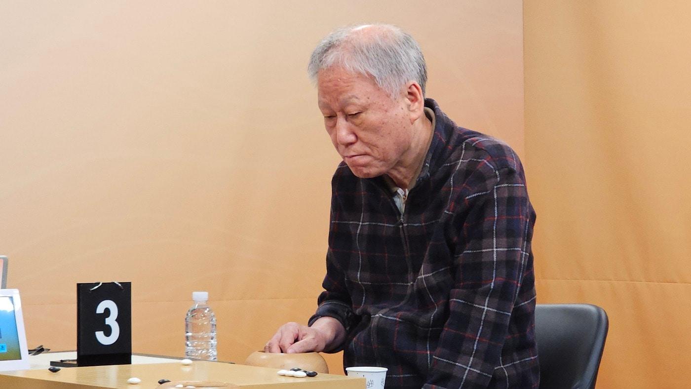 1800승을 달성한 서봉수 9단. (한국기원 제공)