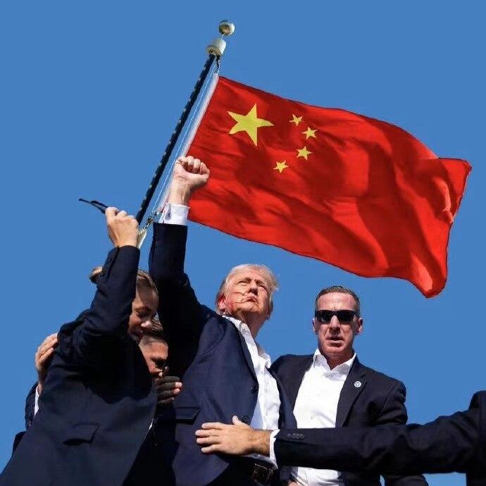 본문 이미지 - 지난해 7월 발생한 도널드 트럼프 당시 미국 공화당 대선후보 피격 사건에 성조기 대신 중국 오성홍기를 합성한 사진 &lt;출처=엑스 갈무리&gt;