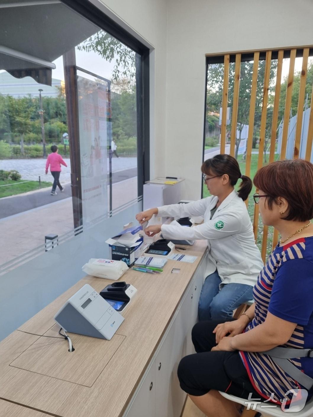 본문 이미지 - 스마트건강관리 사랑방 운영 모습 (논산시 제공.재판매 및 DB금지)/뉴스1