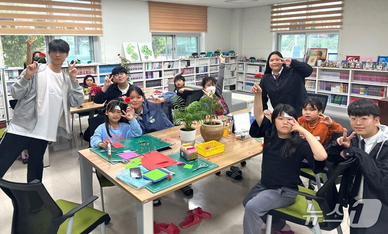 본문 이미지 - 청소년동아리 활동 모습(영동군 제공. 재판매 및 DB금지) /뉴스1 