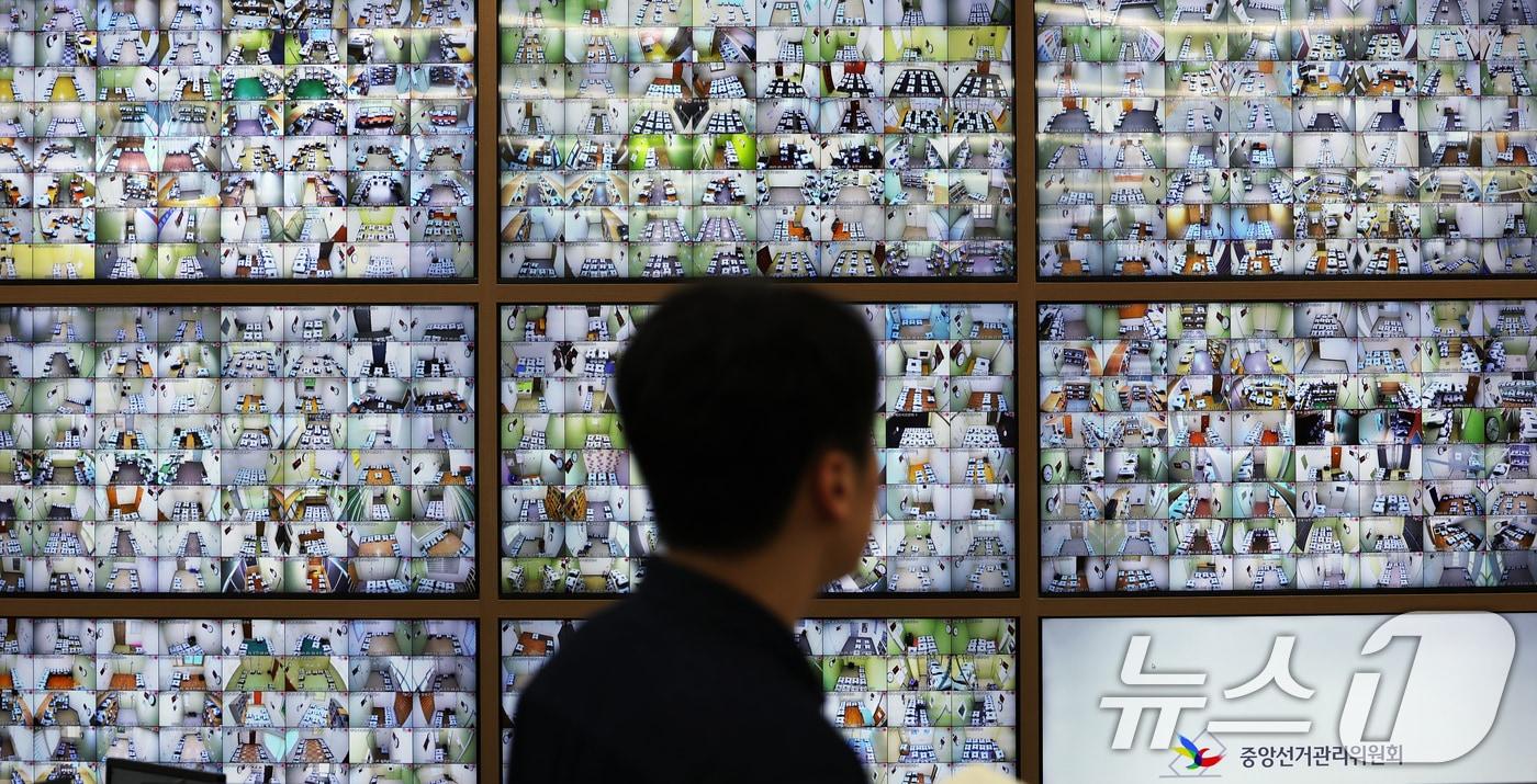 본문 이미지 - 경기도 과천 중앙선거관리위원회 선거종합상황실 모습. (사진은 기사 내용과 무관함) 2025.5.30 ⓒ 뉴스1 오대일 기자