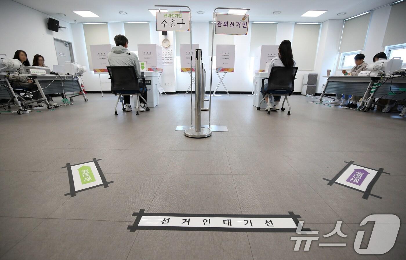 21대 대통령선거 사전투표 둘째날인 30일 오전 대구 수성구 범어2동 행정복지센터에 마련된 사전투표소가 유권자의 발길이 뜸해 한산한 모습이다. 대구는 이번 대선 사전투표 기간 전국에서 가장 낮은 투표율을 보였다. 2025.5.30/뉴스1 ⓒ News1 공정식 기자