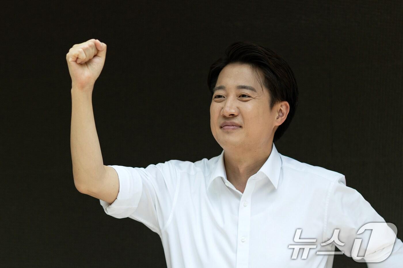 이준석 개혁신당 대통령 후보가 제21대 대통령선거 사전투표 둘째 날인 30일 오후 서울 마포구 경의선숲길에서 지지를 호소하고 있다. 2025.5.30/뉴스1 ⓒ News1 이승배 기자