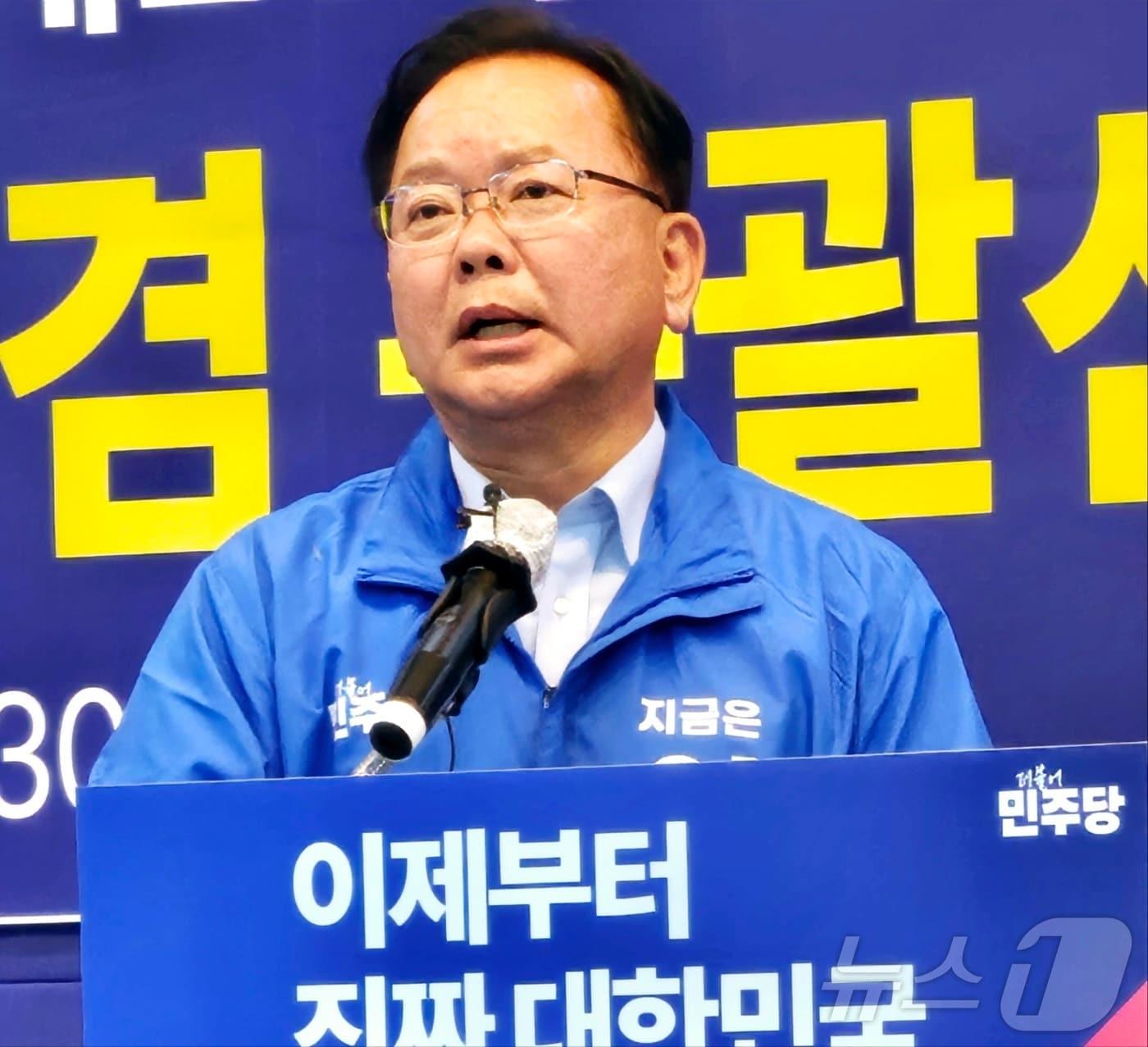 본문 이미지 - 2025년 5월 당시 김부겸 더불어민주당 중앙당 총괄선거대책위원장이 기자회견 하는 모습. 2025.5.30 ⓒ 뉴스1 남승렬 기자