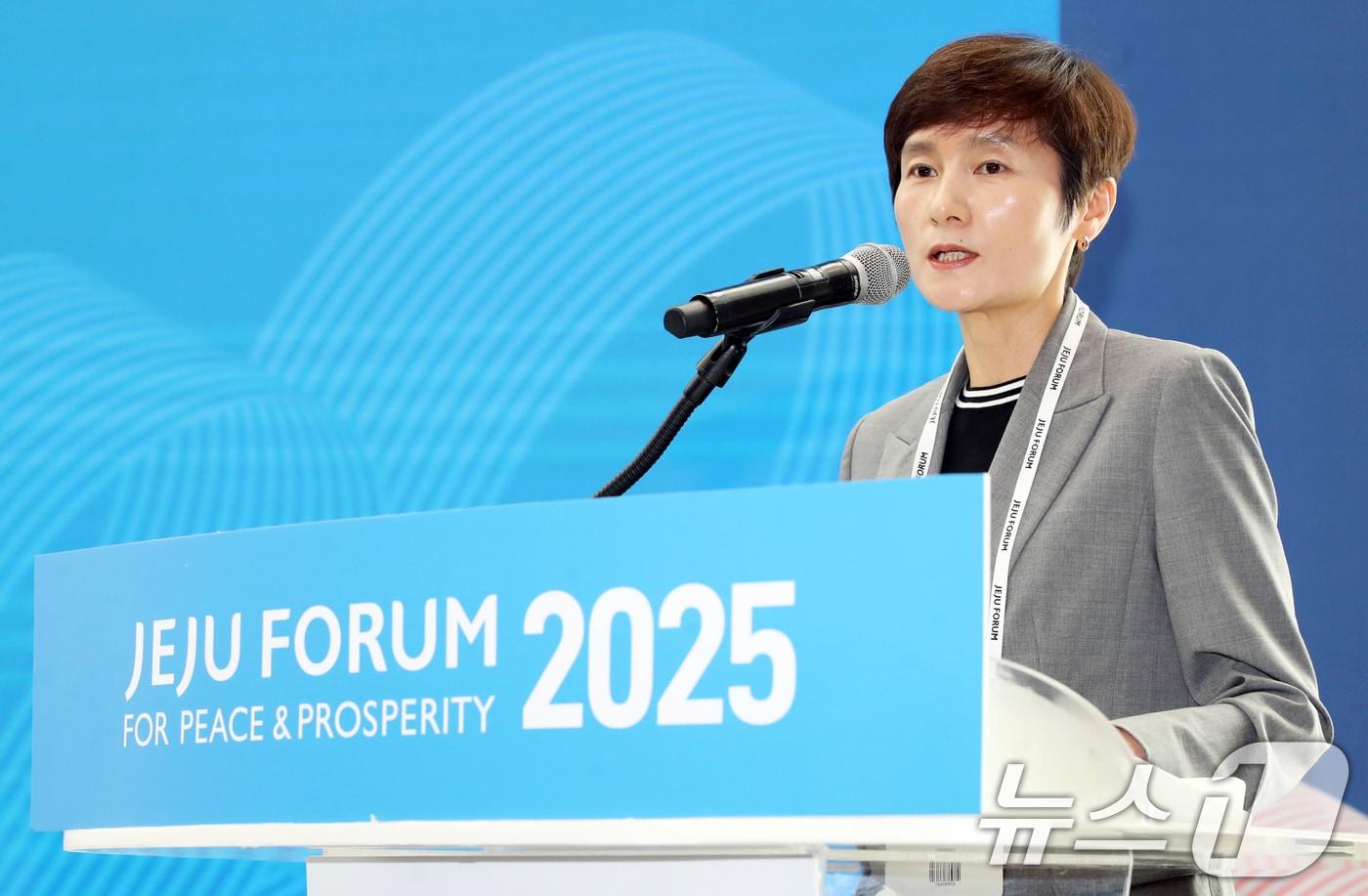 현정화 대한탁구협회 수석부회장(한국마사회 총감독)이 30일 제주 서귀포시 제주국제컨벤션센터에서 열린 제20회 제주포럼 '인류 평화의 공동가치 제고를 위한 올림픽 운동과 스포츠의 역할' 세션에서 발표하고 있다. 2025.5.30/뉴스1 ⓒ News1 오현지 기자