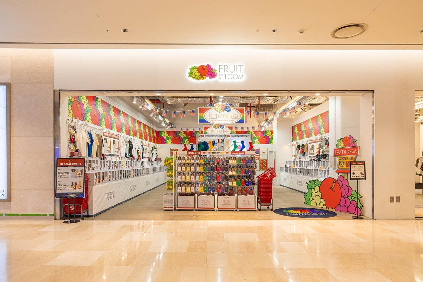 프룻오브더룸(Fruit of the Loom&reg;)이 롯데월드몰에서 팝업스토어를 진행한다.(프룻오브더룸제공)