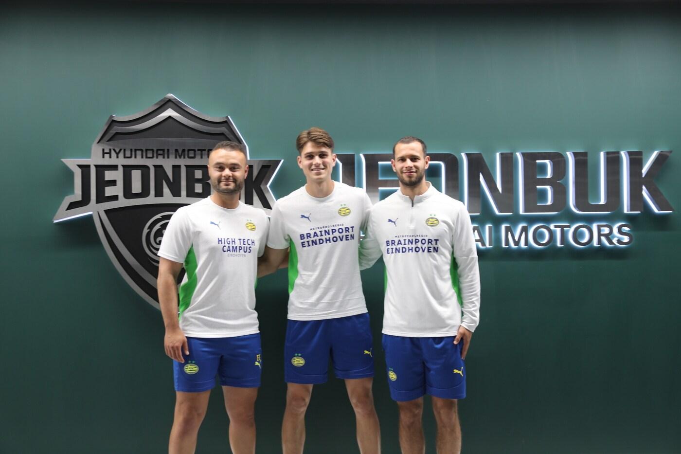 전북을 방문한 PSV에인트호번 코치진&#40;전북 제공&#41;