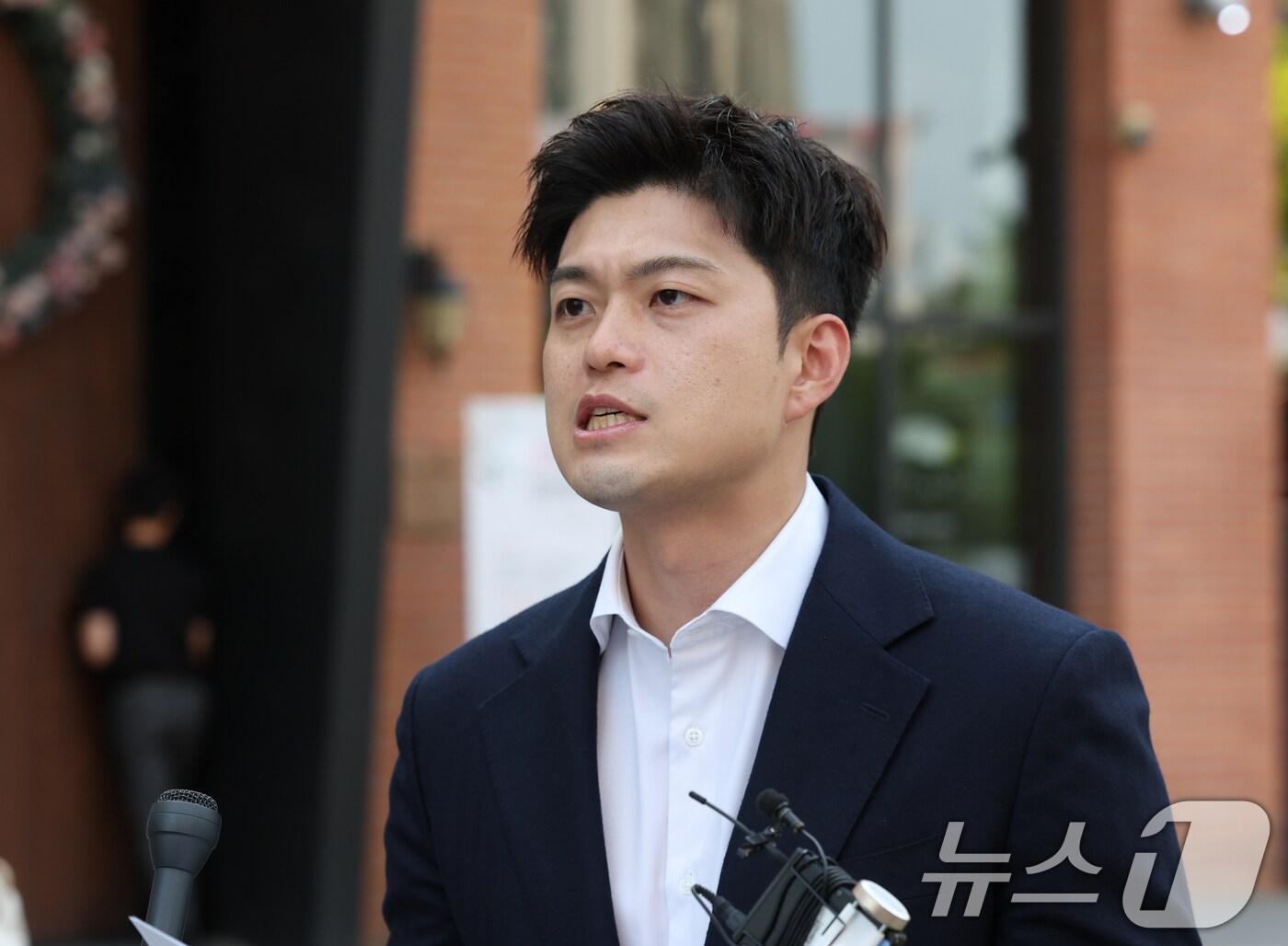 본문 이미지 - 김용태 국민의힘 비상대책위원장이 30일 오후 경기 화성시 동탄역 인근에서 사전투표 관련 긴급기자회견을 하고 있다. 2025.5.30/뉴스1 ⓒ News1 김영운 기자