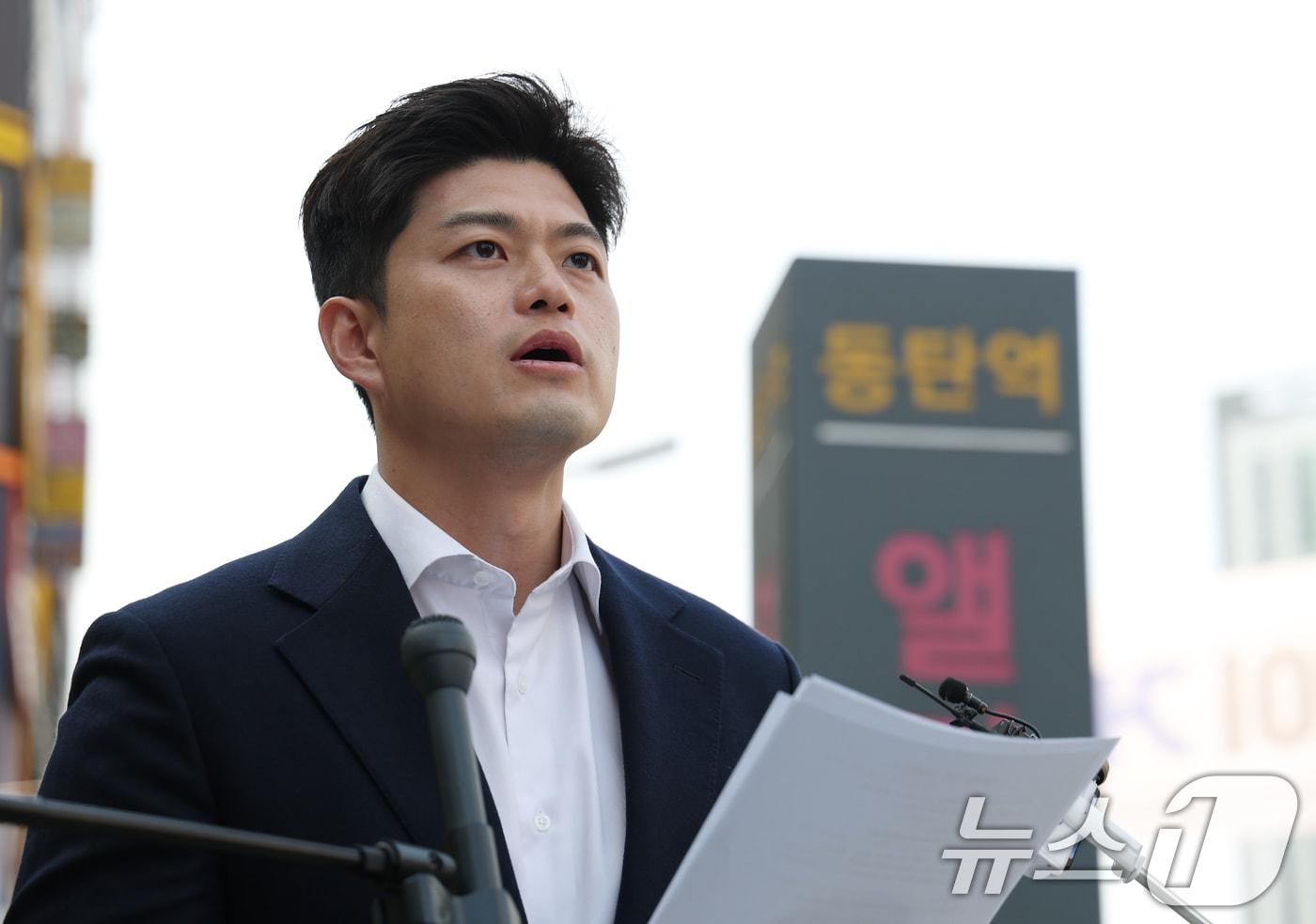 김용태 국민의힘 비상대책위원장이 30일 오후 경기 화성시 동탄역 인근에서 사전투표 관련 긴급기자회견을 하고 있다. 2025.5.30/뉴스1 ⓒ News1 김영운 기자