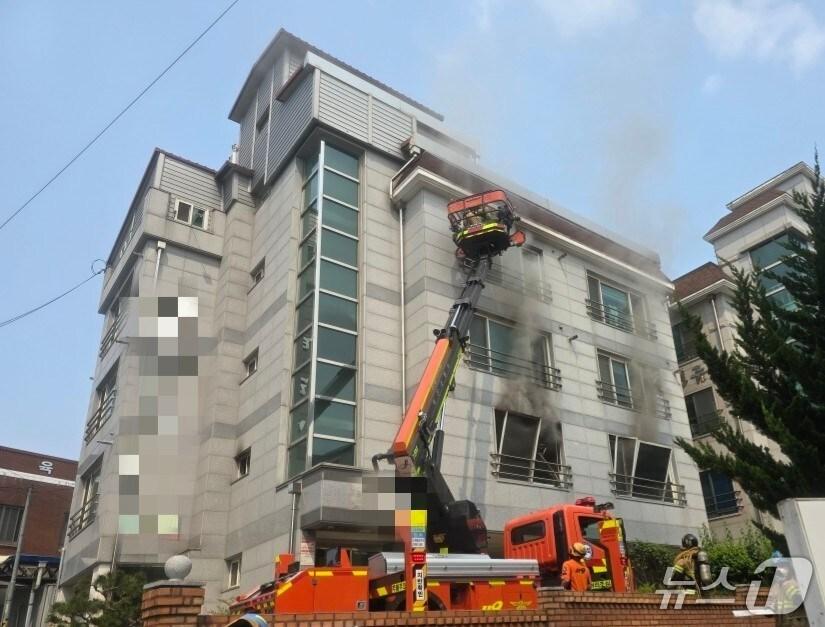 본문 이미지 - 전북 익산 빌라 화재 현장.(전북소방본부 제공. 재판매 및 DB금지) 