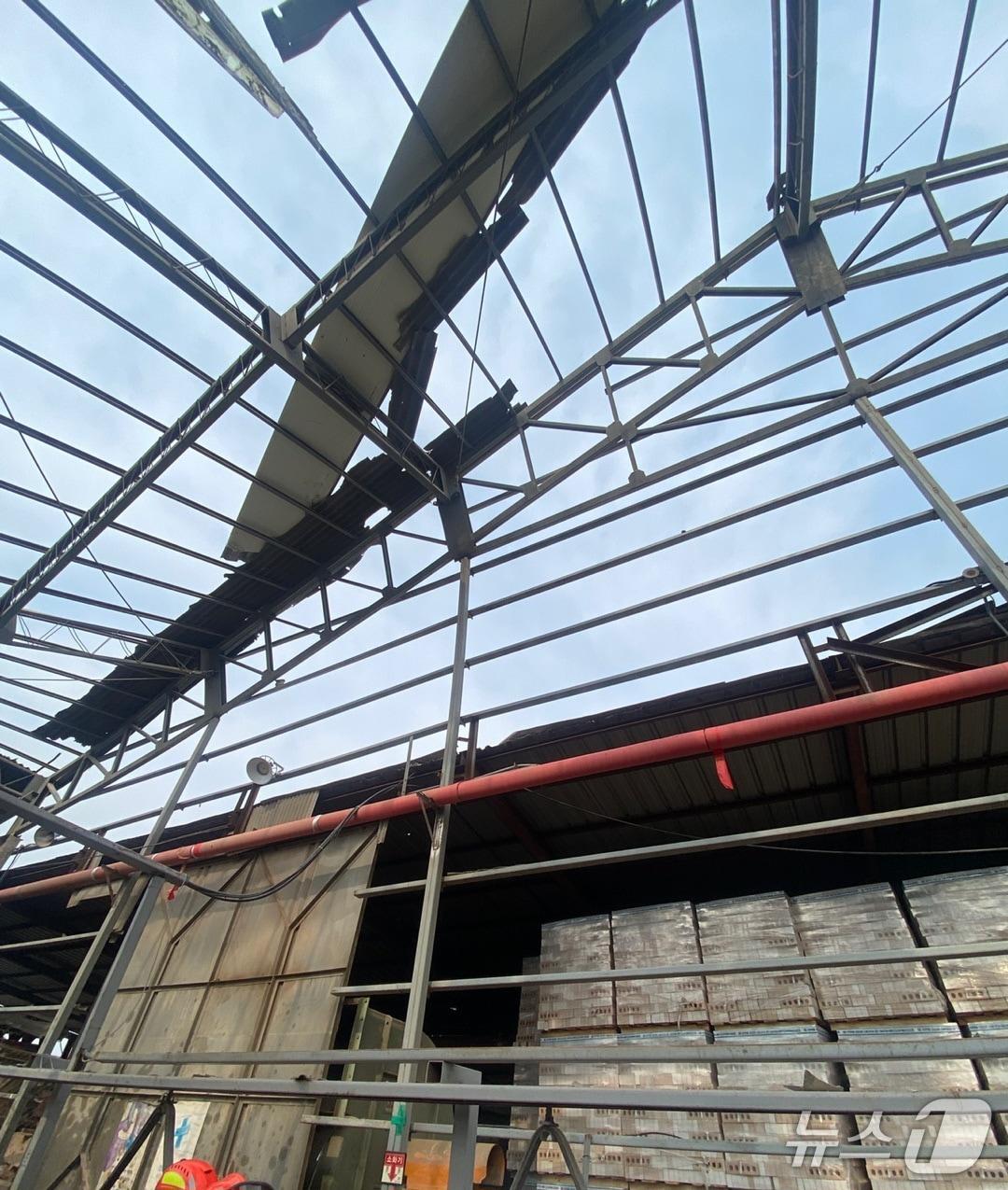 본문 이미지 - 사고 현장.(전북 소방 제공. 재판매 및 DB금지)