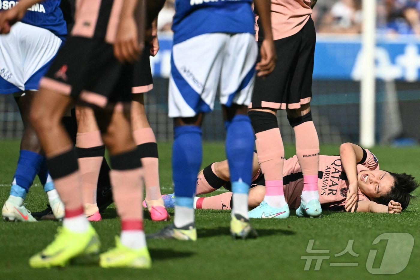 스트라스부르와 리그 경기에서 부상 당한 이강인.  ⓒ AFP=뉴스1