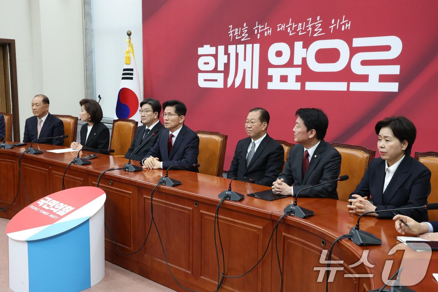 김문수 국민의힘 대통령 후보가 4일 오전 서울 여의도 국회에서 열린 선거대책위원회 회의에 참석해 발언하고 있다. 2025.5.4/뉴스1 ⓒ News1 이광호 기자