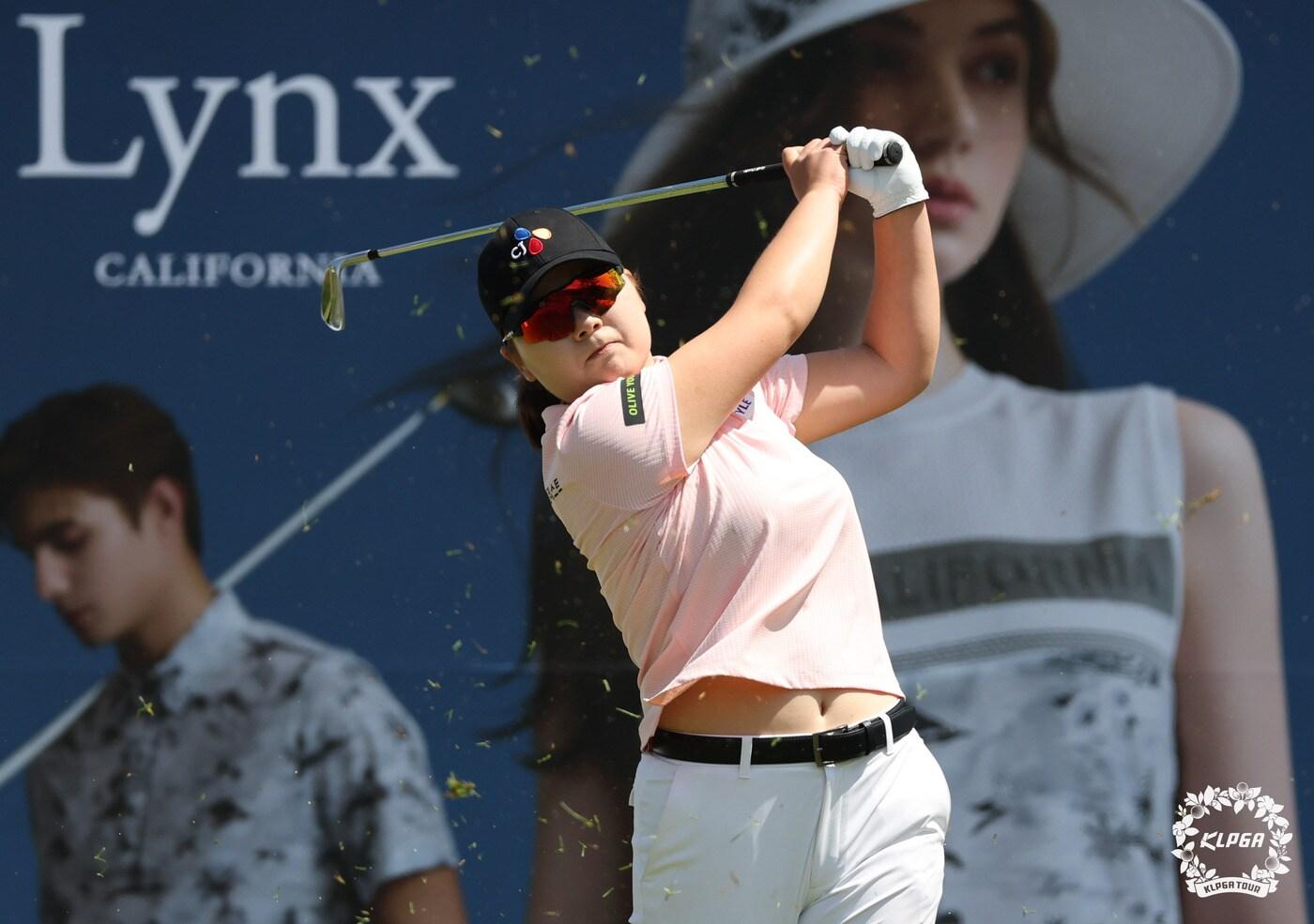 올해 한국여자프로골프(KLPGA) 투어 첫 메이저 대회 정상에 오른 홍정민. (KLPGA 제공)