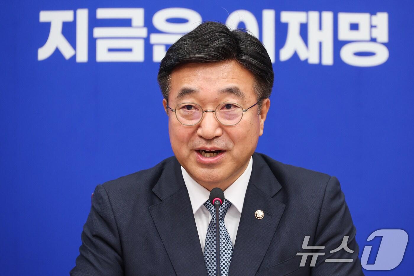 본문 이미지 - 윤호중 더불어민주당 총괄선거대책본부장이 5일 오전 서울 여의도 국회에서 열린 기자간담회에 참석해 모두 발언하고 있다. 2025.5.5/뉴스1 ⓒ News1 안은나 기자