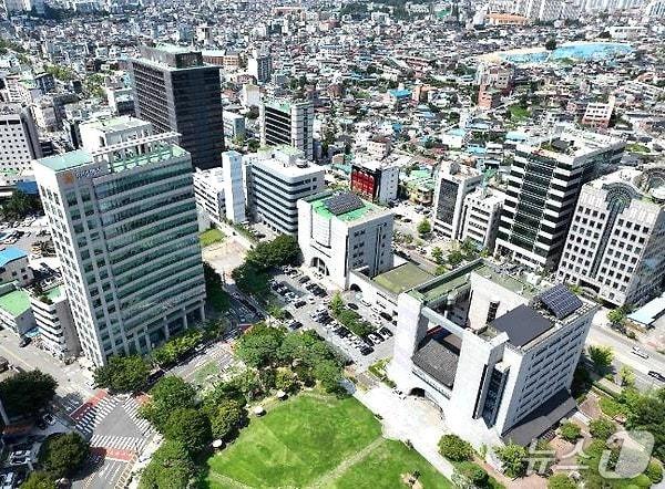 본문 이미지 - 구 도심에 위치한 전주시청사 주변 전경./뉴스1