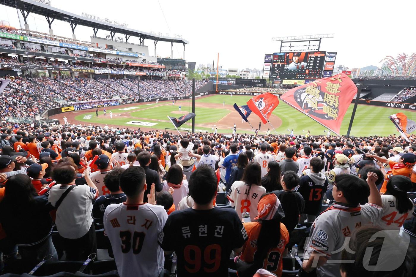 대전 한화생명 볼파크를 찾은 야구팬들. 2025.5.5/뉴스1 ⓒ News1 김기남 기자