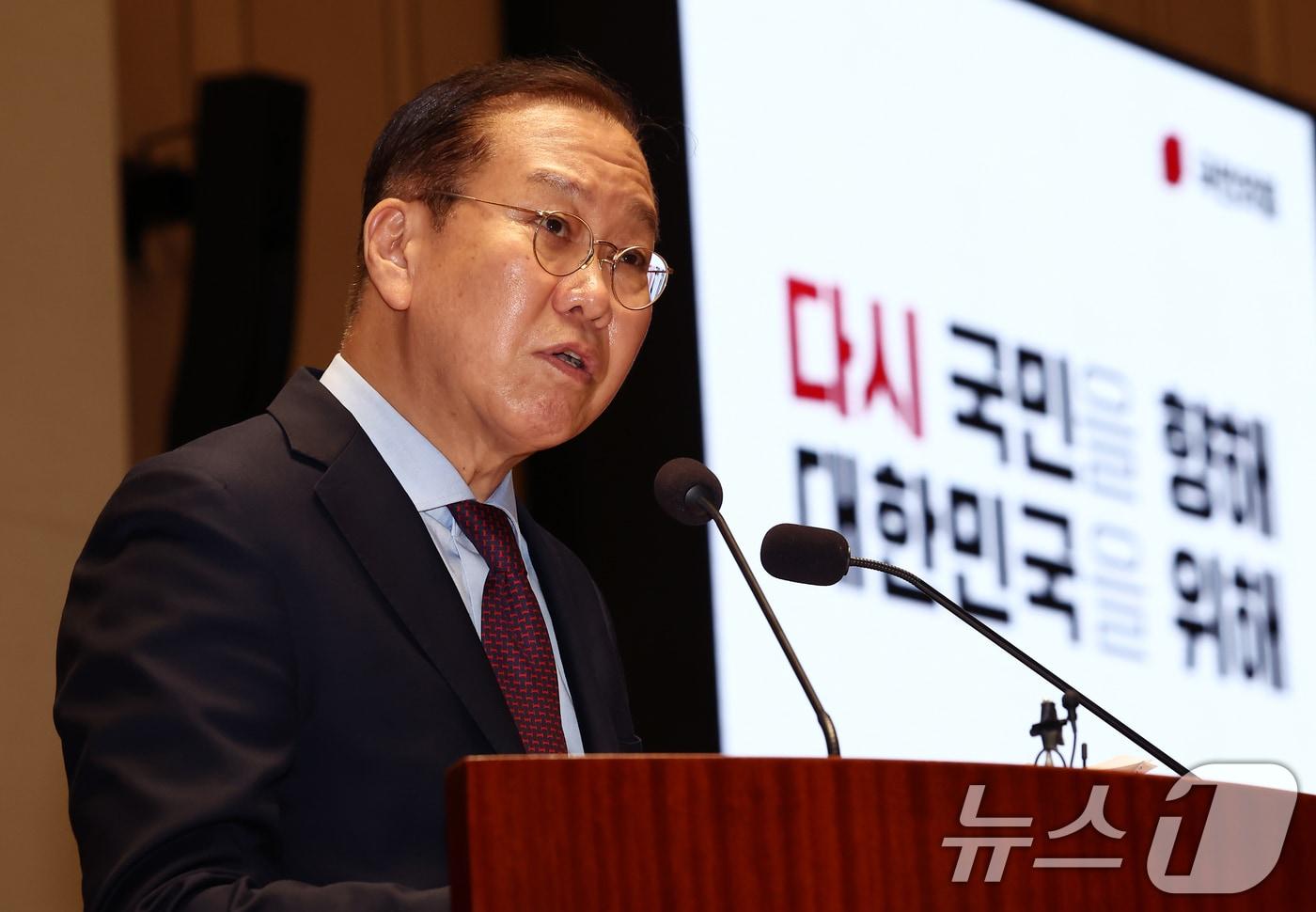 본문 이미지 - 권영세 국민의힘 비상대책위원장이 5일 서울 여의도 국회에서 열린 의원총회에서 발언하고 있다. ⓒ News1 김민지 기자