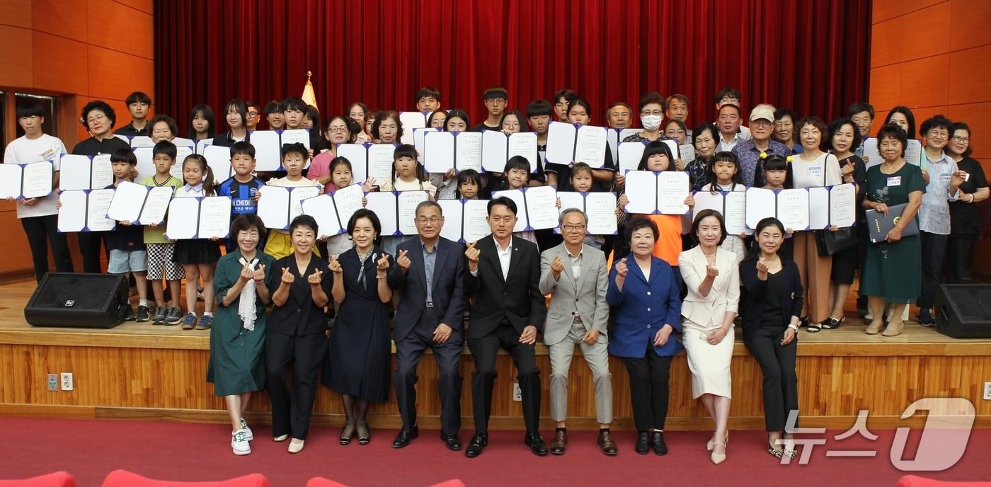 충북 진천군장학회 2024년 상반기 장학금 수여식 모습.(진천군 제공)/뉴스1