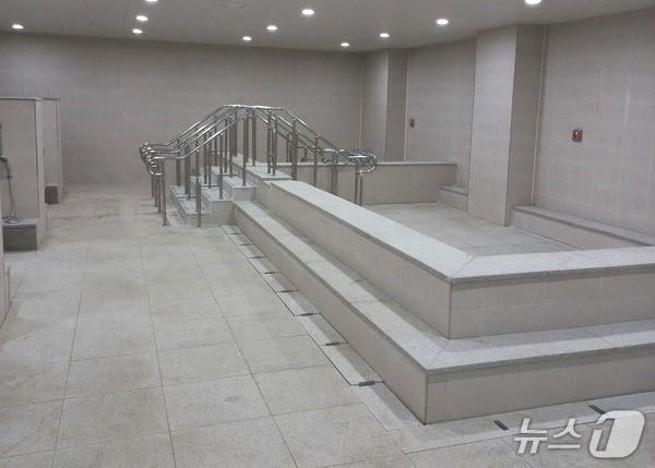 본문 이미지 - 우여곡절 끝에 7일 문을 여는 충북 영동군 영동읍 소재 고령자복지주택내 공동목욕탕  /뉴스1 