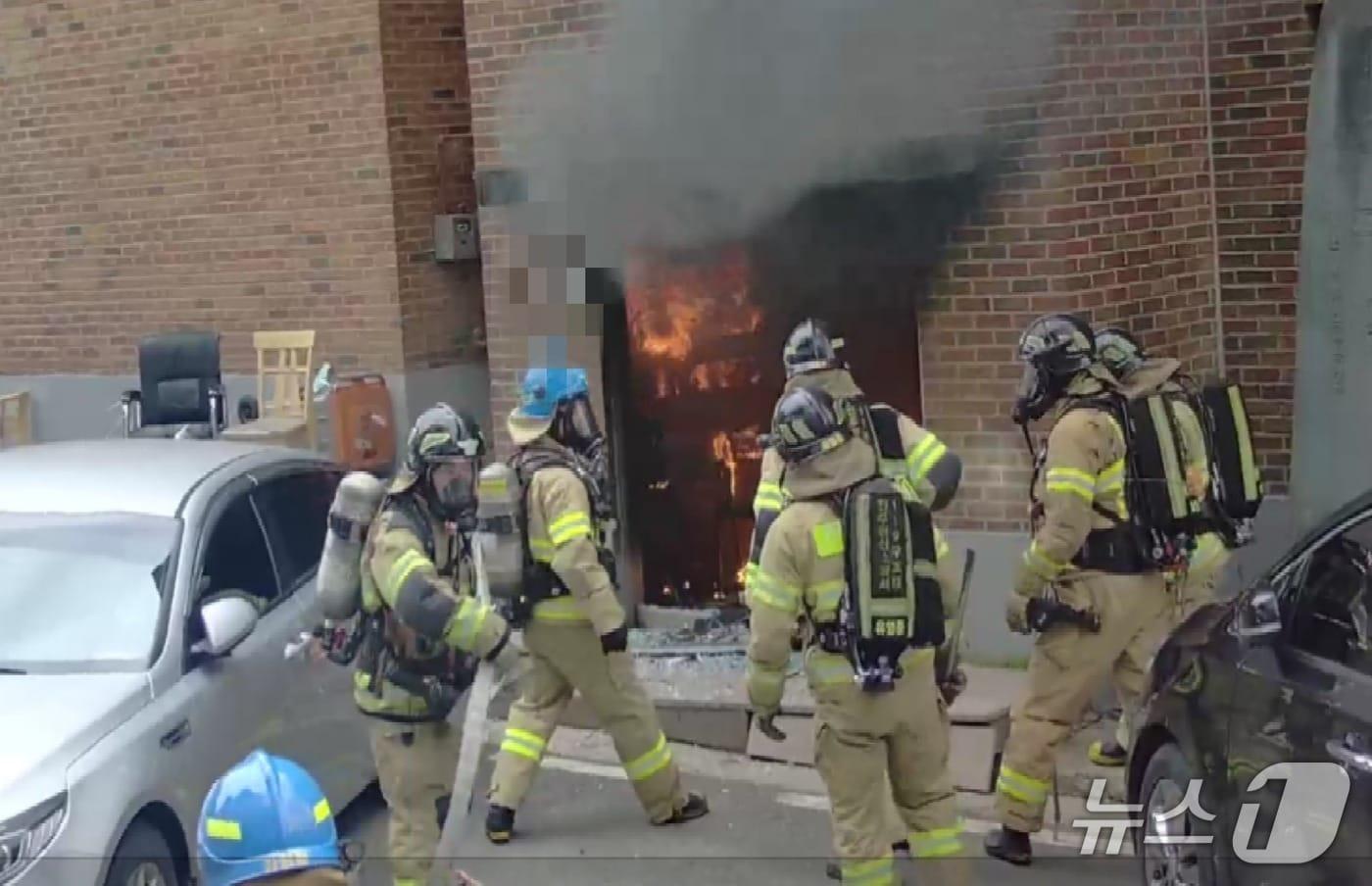 전주시 완산구 중화산동 다세대주택 화재 현장.&#40;전북소방재난본부 제공. 재판매 및 DB 금지&#41;