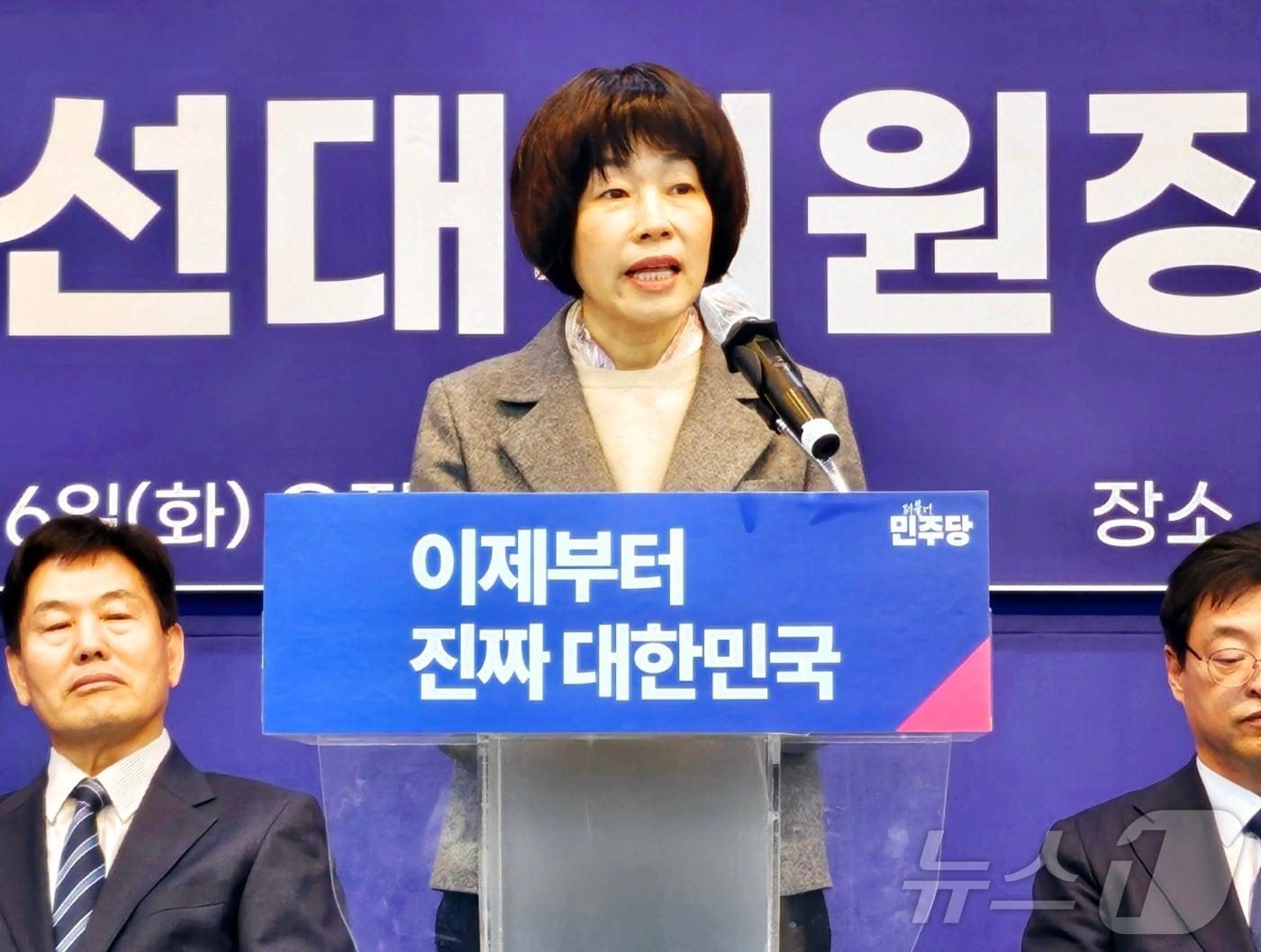 본문 이미지 - 최연숙 더불어민주당 대구시당 대통령 선거 총괄선대위원장이 6일 민주당 대구시당에서 열린 선대위 출범식에서 발언하고 있다. ⓒ News1 남승렬 기자