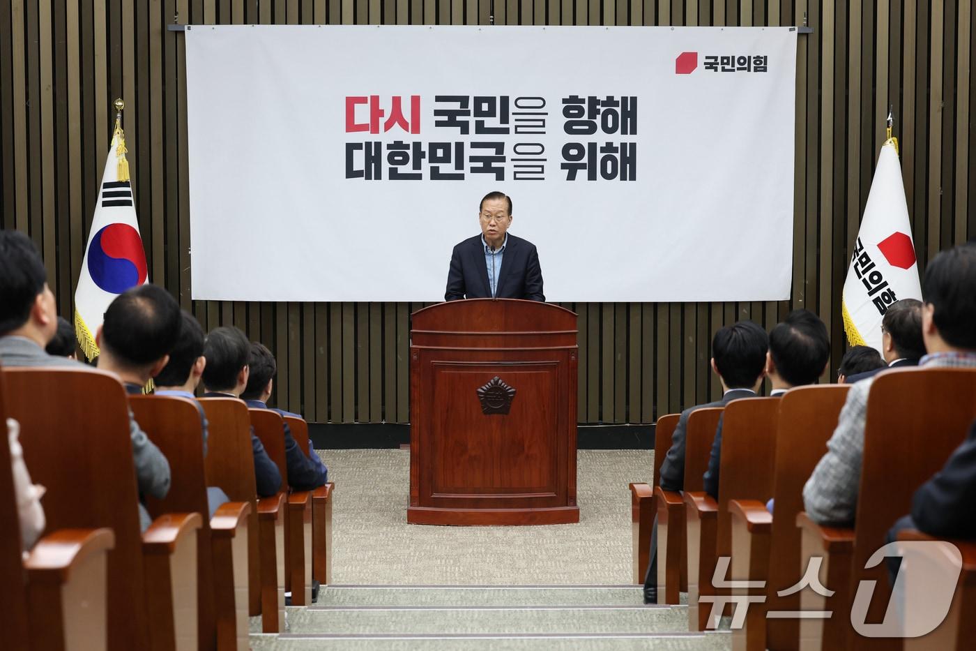 본문 이미지 - 권영세 국민의힘 비상대책위원장이 6일 오후 서울 여의도 국회에서 열린 의원총회에서 발언하고 있다. 2025.5.6/뉴스1 ⓒ News1 이광호 기자