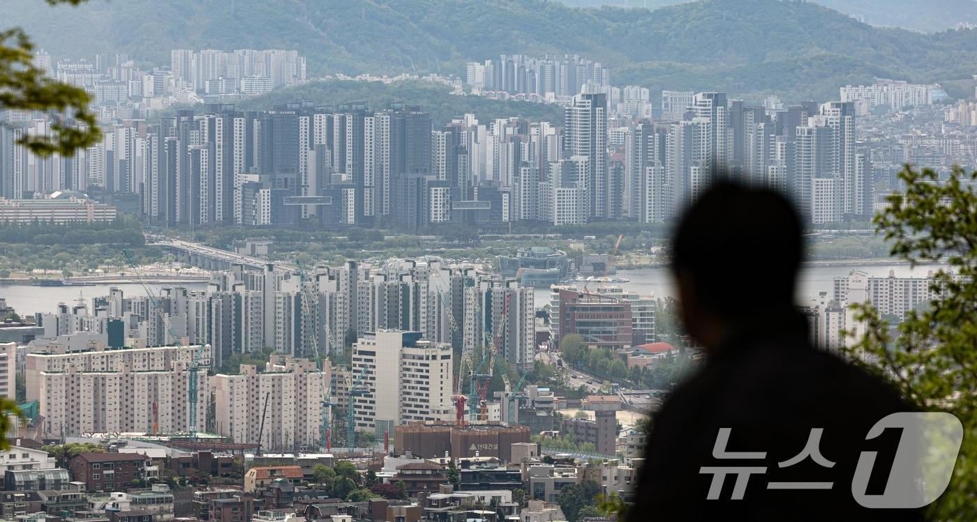 사진은 6일 서울 시내의 아파트 단지. 2025.5.6/뉴스1 ⓒ News1 이승배 기자