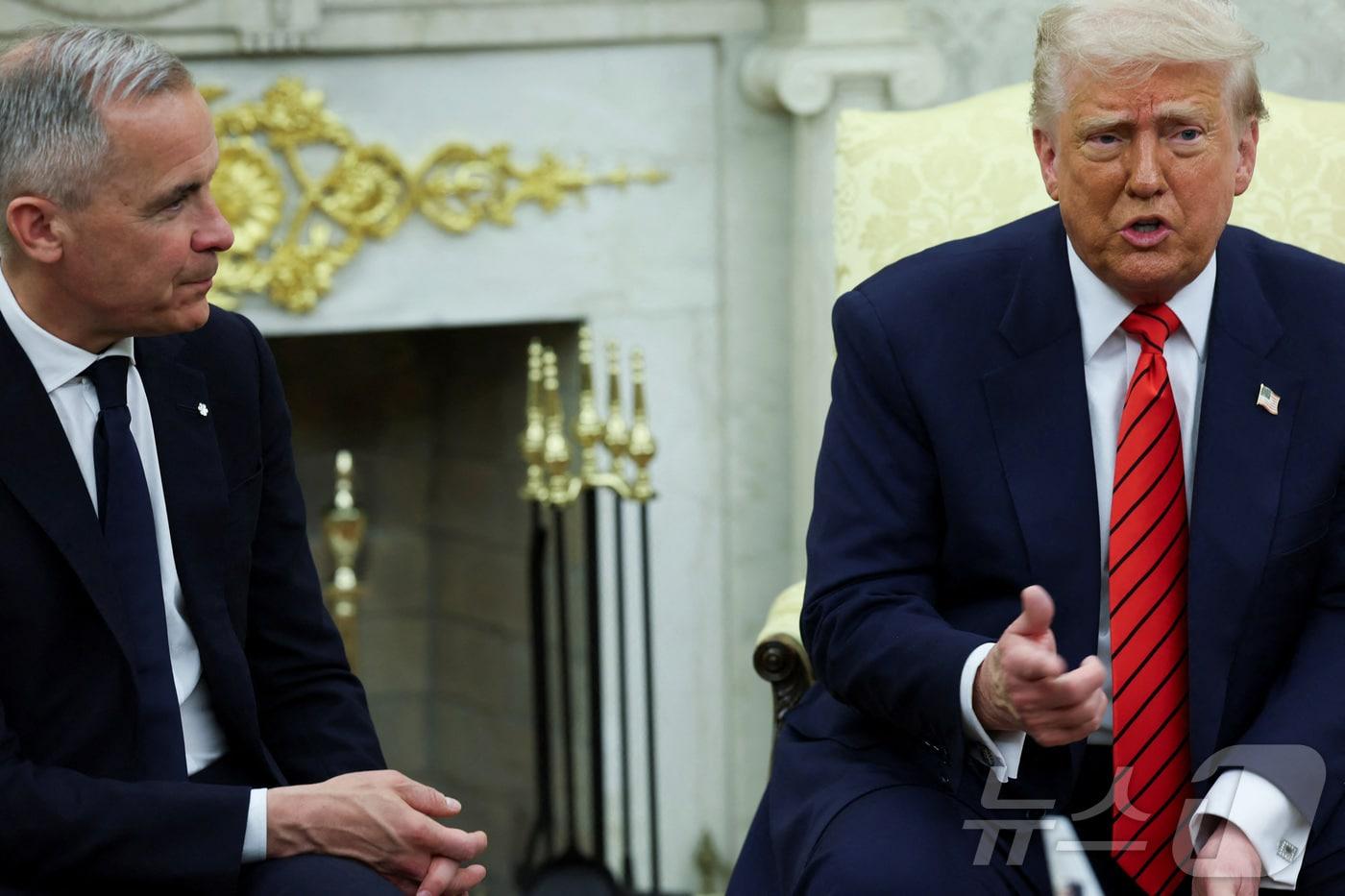 도널드 트럼프 미국 대통령이 6일&#40;현지시간&#41; 미국 워싱턴DC 백악관 집무실에서 마크 카니 캐나다 총리와의 본격적인 회담에 앞서 발언하고 있다. ⓒ 로이터=뉴스1 ⓒ News1 류정민 특파원