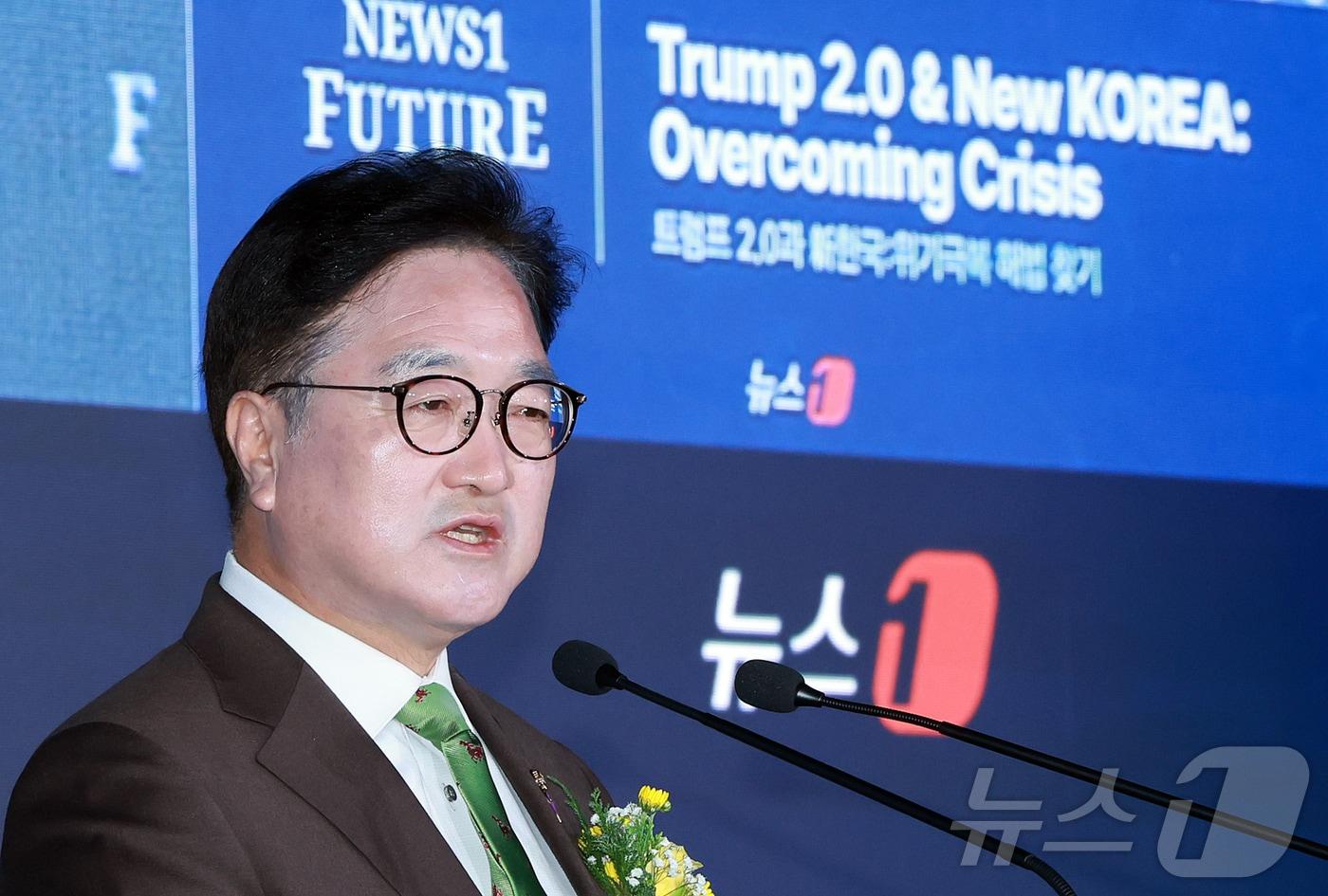 우원식 국회의장이 7일 서울 여의도 페어몬트 호텔에서 열린 뉴스1 미래포럼에서 축사를 하고 있다. ‘트럼프 2.0과 新한국:위기 극복 해법 찾기’를 주제로 열린 이번 포럼은 뉴스1 주최로 열렸다. 2025.5.7/뉴스1 ⓒ News1 김진환 기자