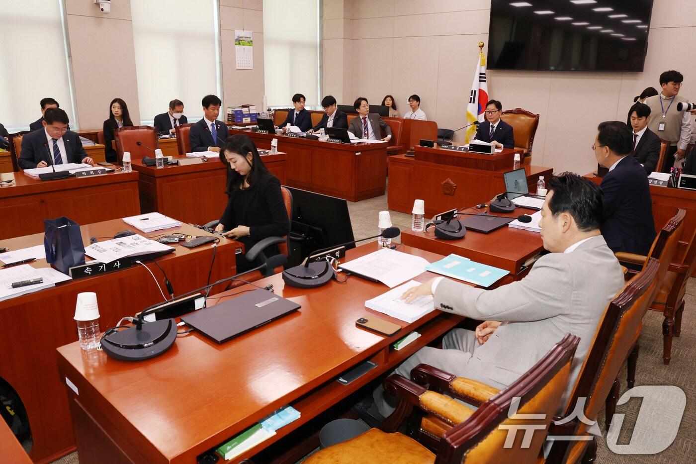 7일 오전 서울 여의도 국회에서 열린 법제사법위원회 제1차 법안심사제1소위워회를 박범계 위원장이 주재하고 있다. 2025.5.7/뉴스1 ⓒ News1 이광호 기자