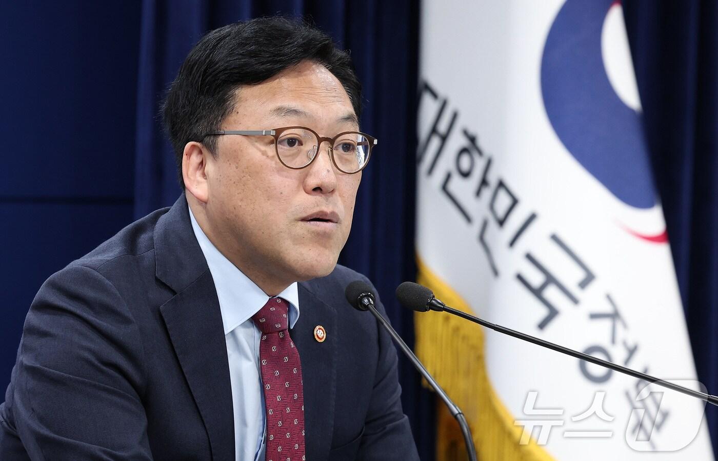 본문 이미지 - 김병환 금융위원회 위원장이 7일 서울 종로구 정부서울청사에서 열린 정례 기자간담회에서 모두발언을 하고 있다. ⓒ News1 김성진 기자